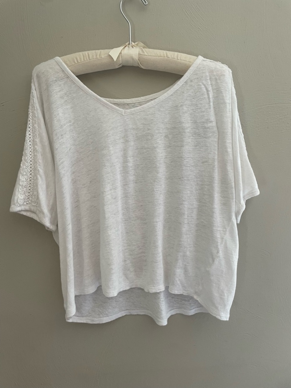 Garnet Hill White V-Neck Linen-Blend Short Sleeve Top - Picture 1 of 6